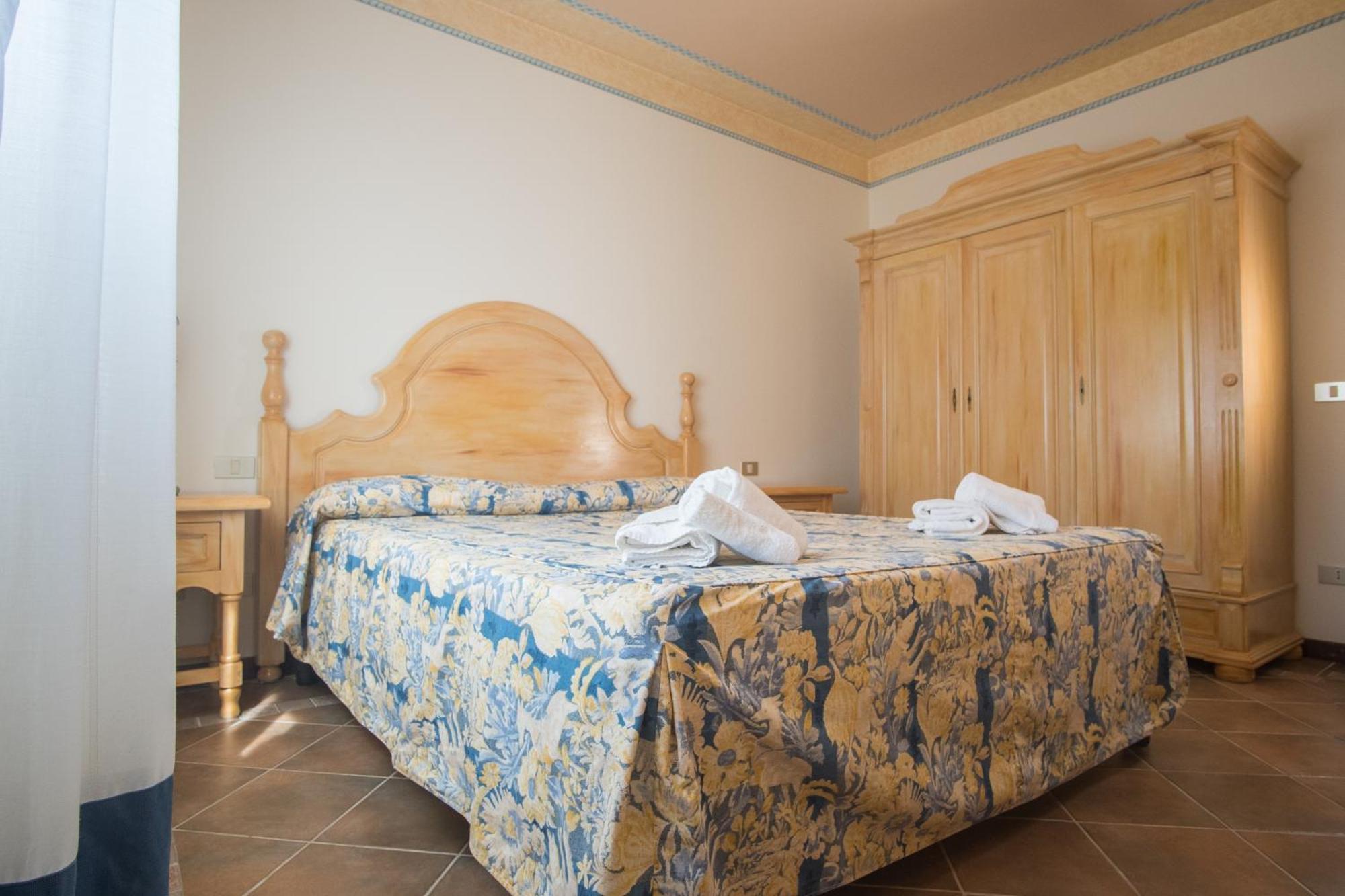 Aparthotel Il Giardino Degli Oleandri Liscia di Vacca Exterior foto